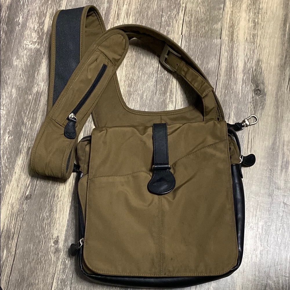 AmeriBag New Yorker Messenger Bag with  Wide Shoulder Strap
